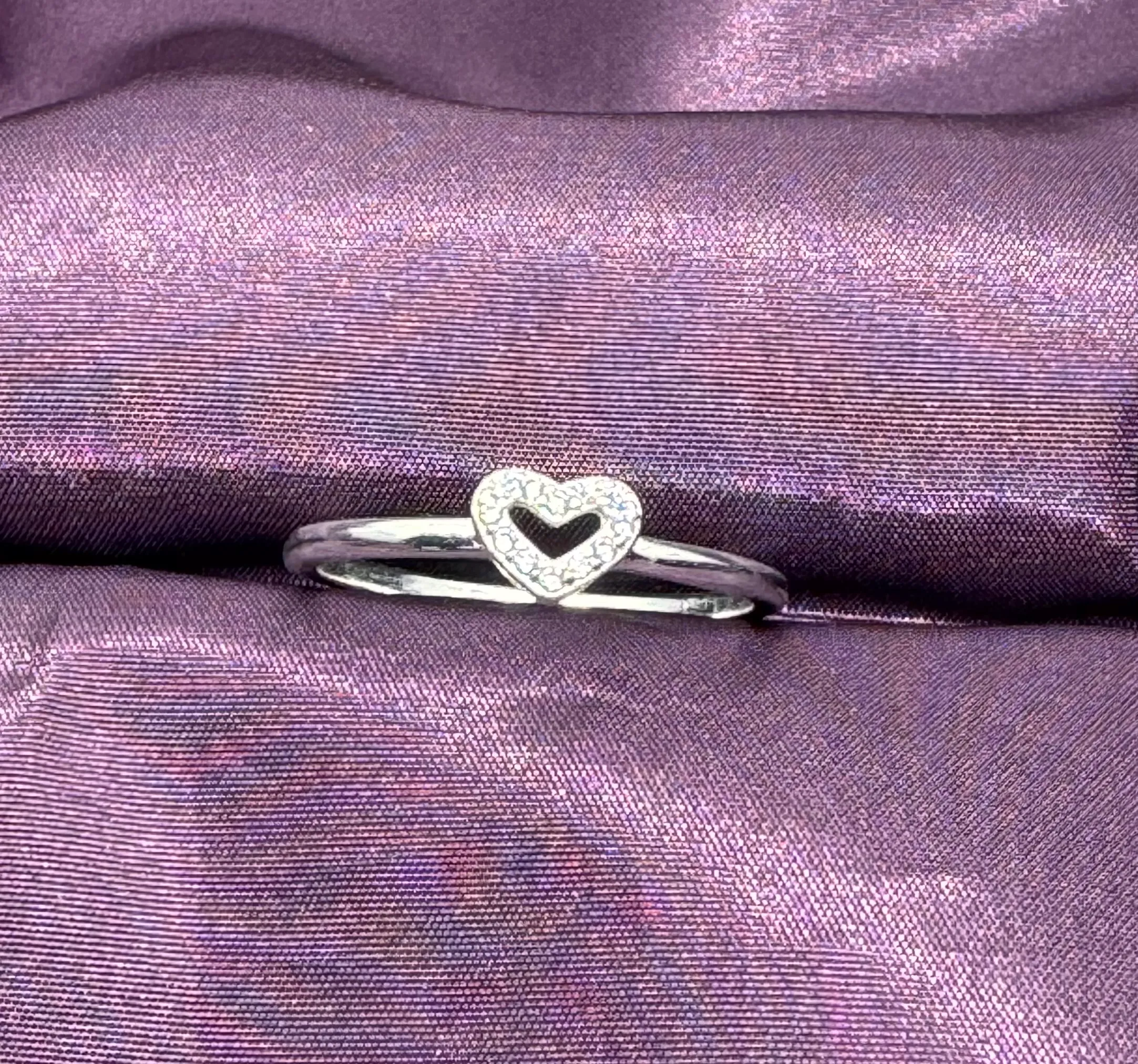 Anillo Corazón con piedras