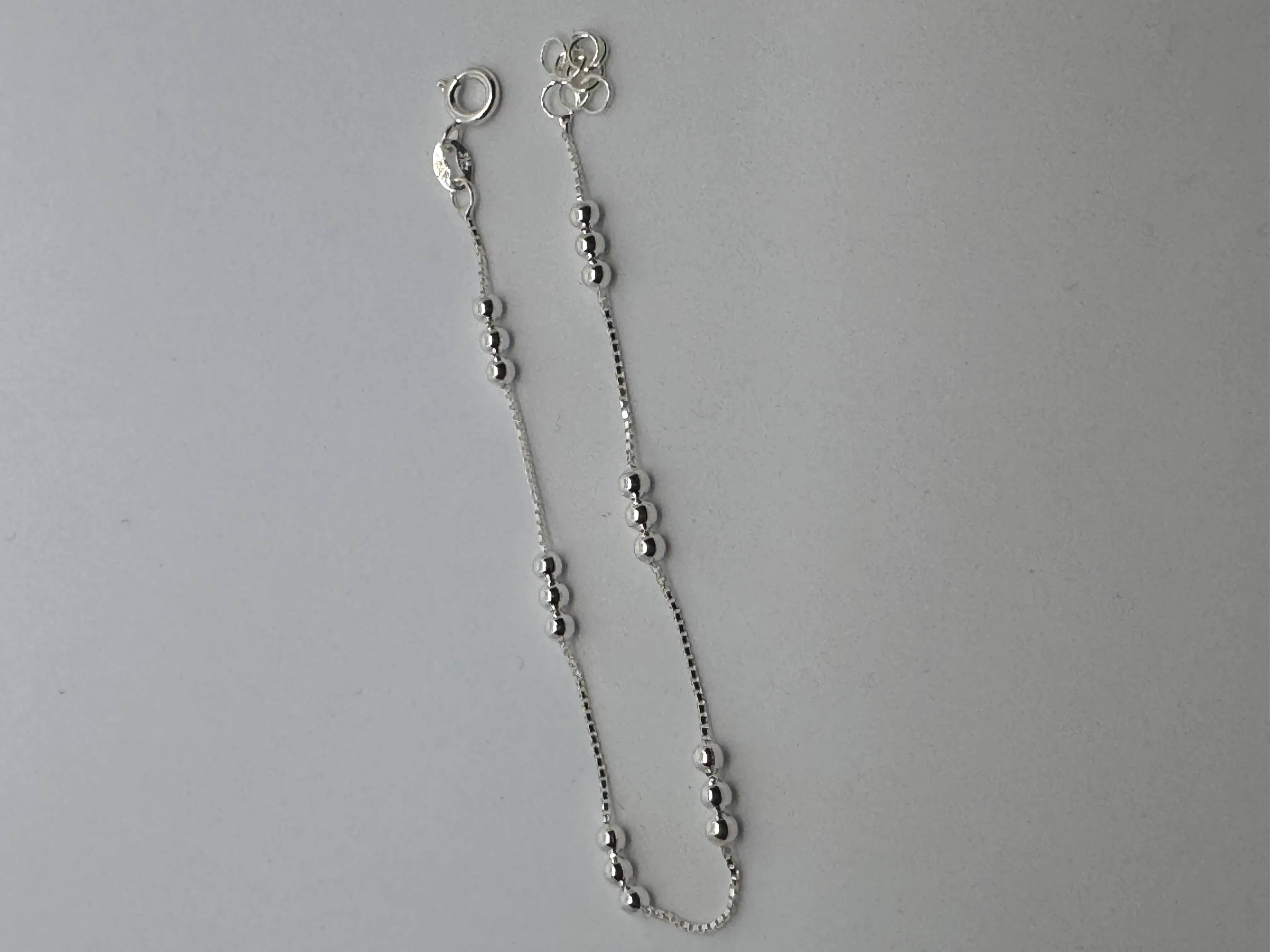 Pulsera Flor de Plata con Bolitas Espaciadas