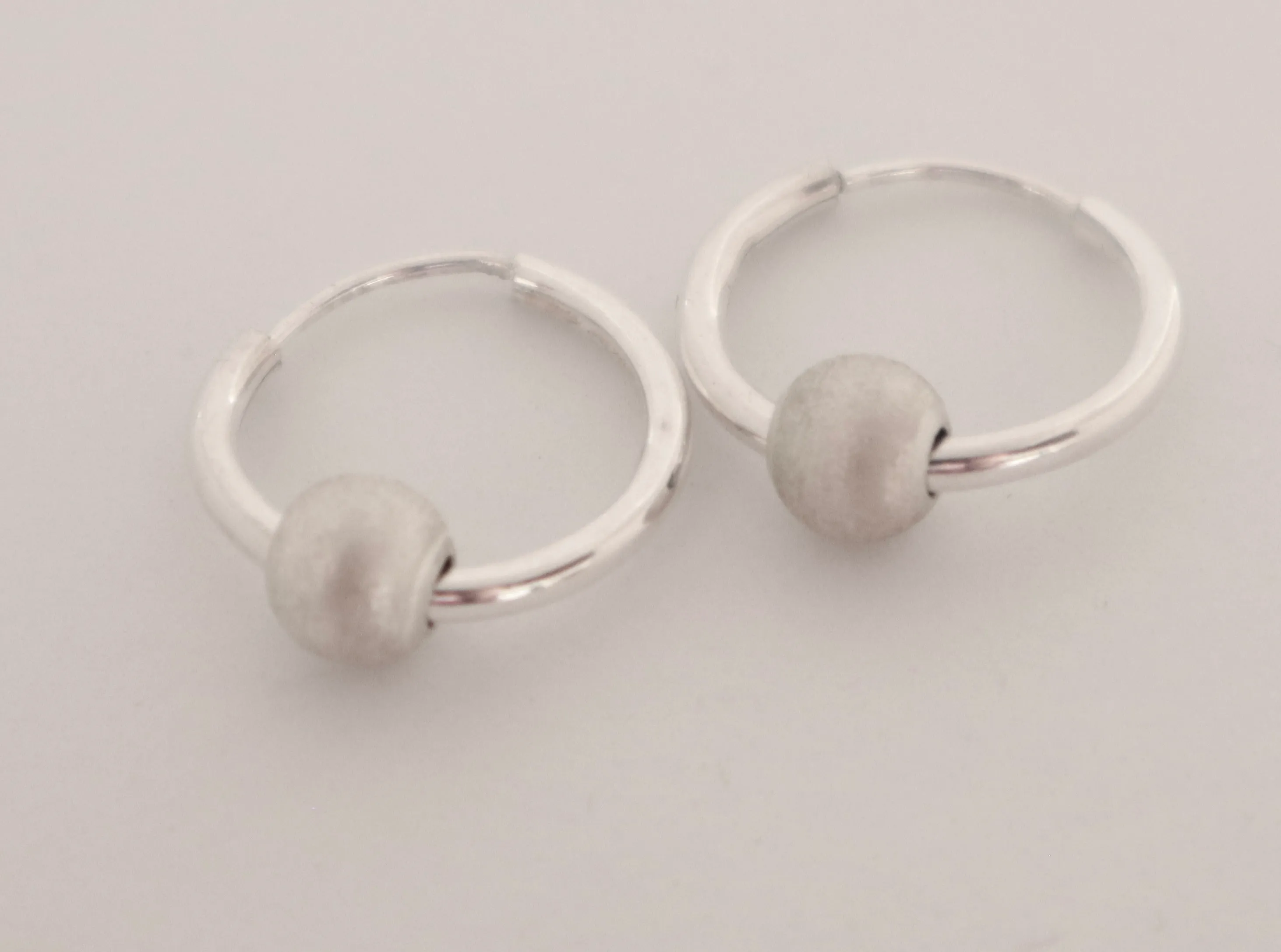 Aros cubanos con bolita satinada